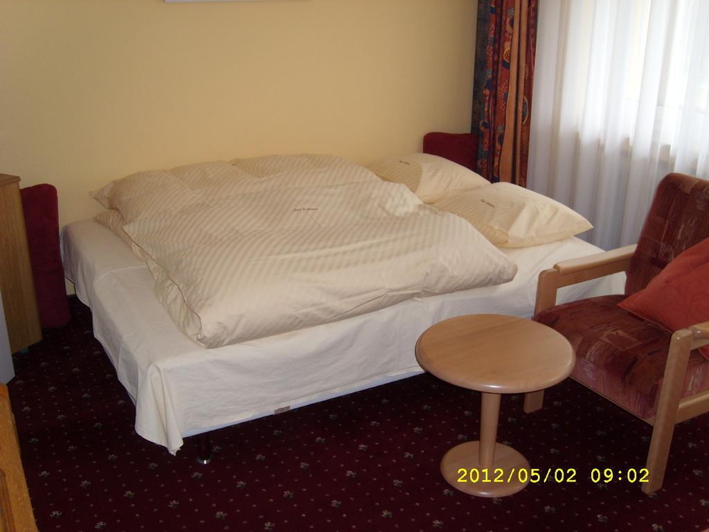 Hotel Katharina Garni ทือบิงเงิน ภายนอก รูปภาพ